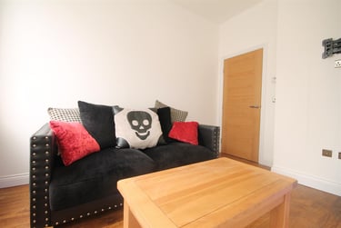 2 bed flat, Lansdowne Terrace, Gosforth, Newcastle, NE31HN - Image 2